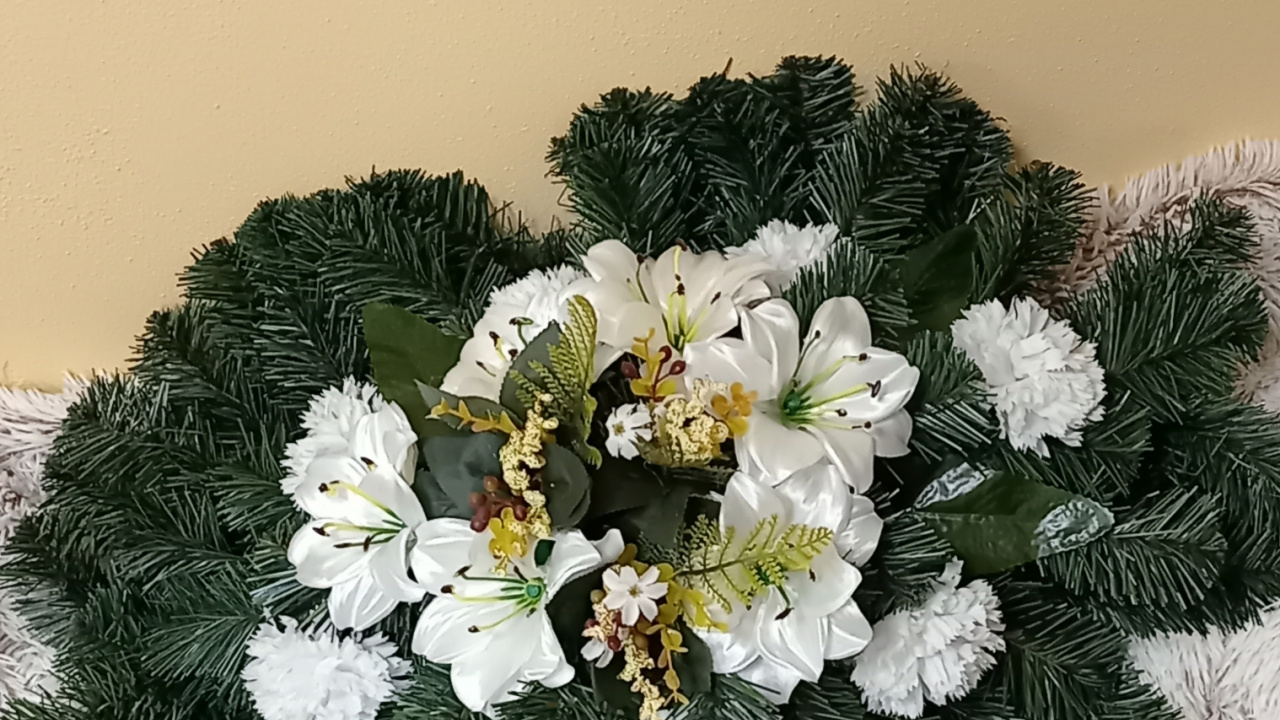 Služby pohrebníctva predaj vencov -v priestoroch Obecného úradu Malčice Služby pohrebníctva predaj vencov -v priestoroch Obecného úradu Malčice